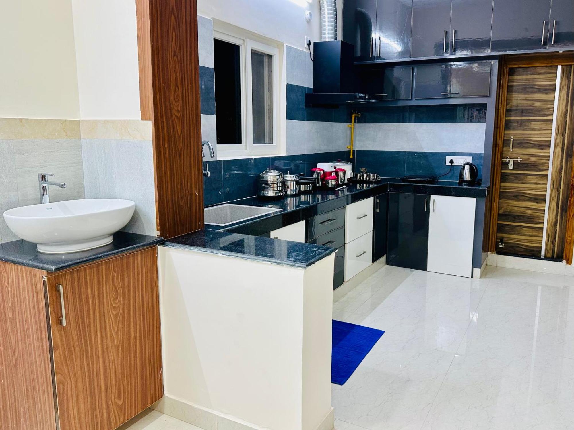 Truelife - 3Bhk Ac Apartments For Large Family - Best Location - Direct Flyover To Alipiri Gate - Walk To Ps4 Veg Restaurant - Modular Kitchen - Super Fast Wifi - Android Tv - 250 Jio Channels - Easy Access To All Temples - Top Service With Lots Of L Tirupati Eksteriør billede