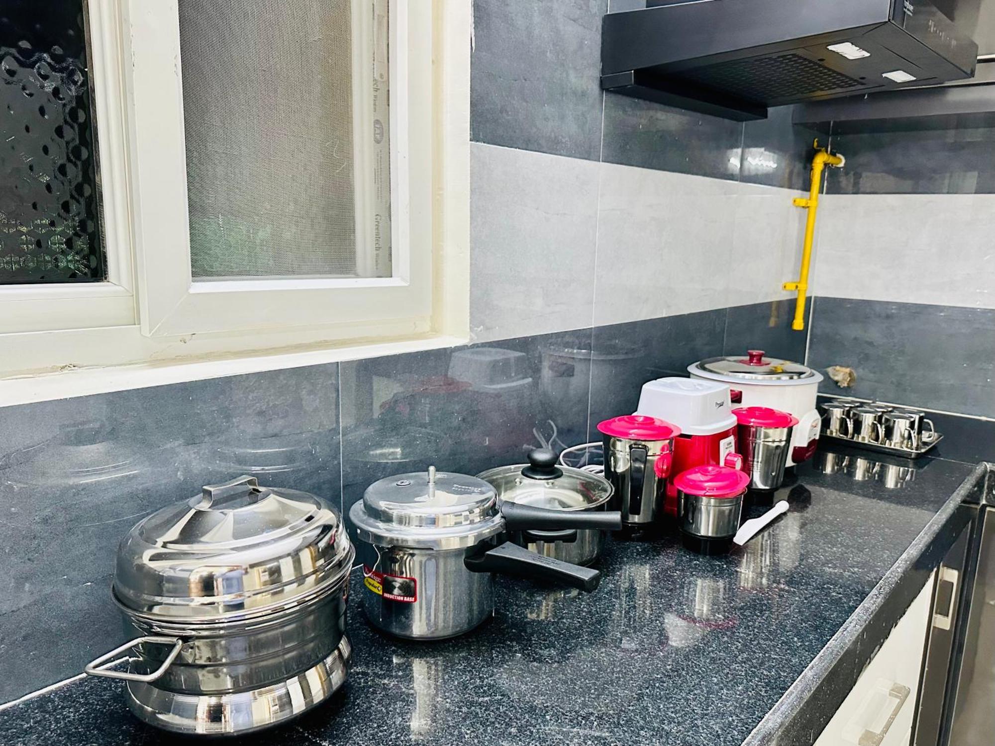 Truelife - 3Bhk Ac Apartments For Large Family - Best Location - Direct Flyover To Alipiri Gate - Walk To Ps4 Veg Restaurant - Modular Kitchen - Super Fast Wifi - Android Tv - 250 Jio Channels - Easy Access To All Temples - Top Service With Lots Of L Tirupati Eksteriør billede
